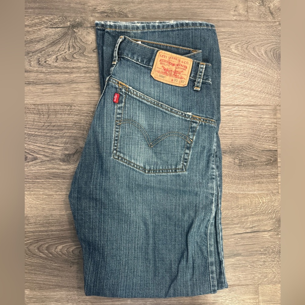 588 Levi’s 30x32